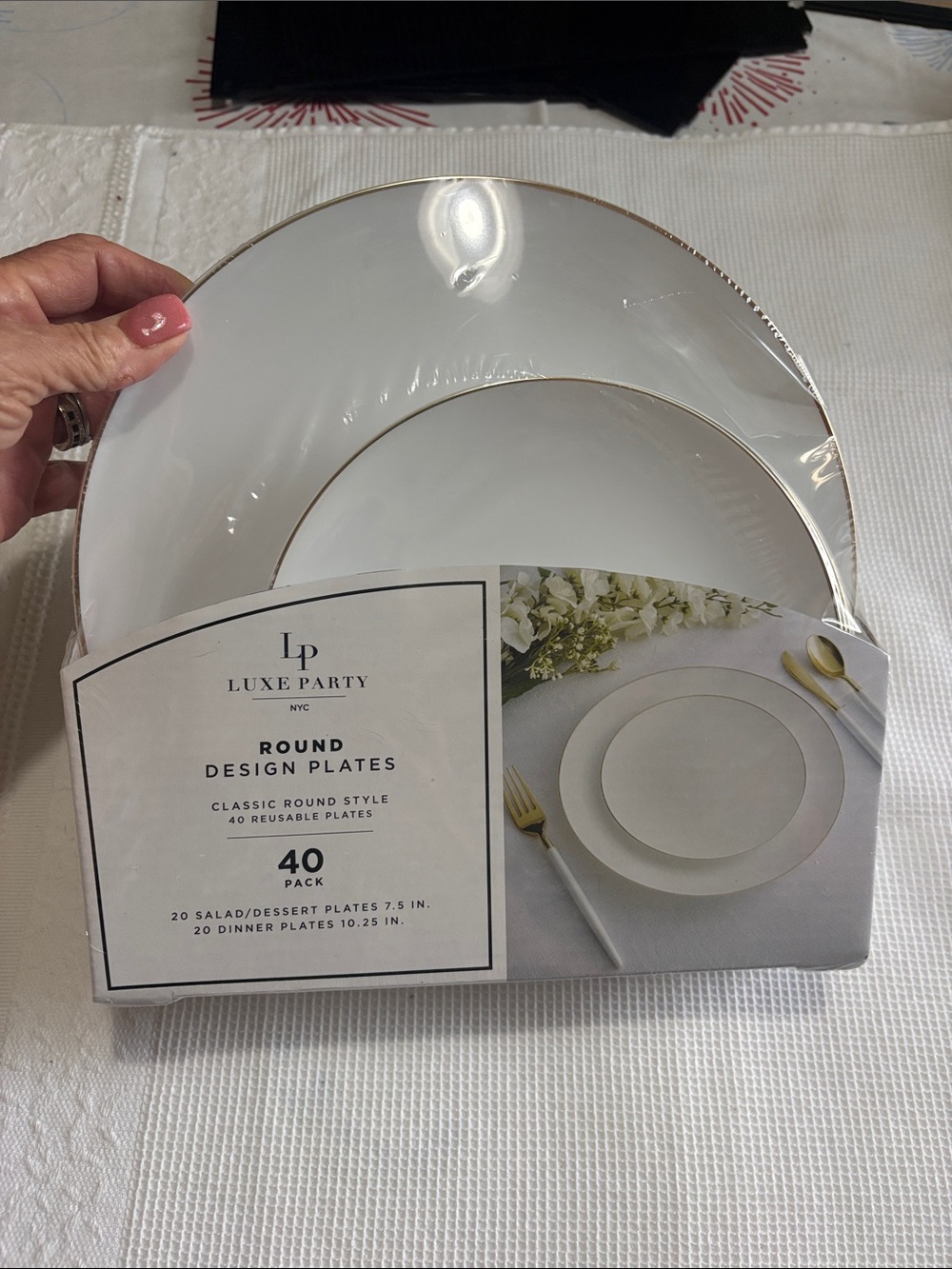 NWT 40 pack reusable round design plates